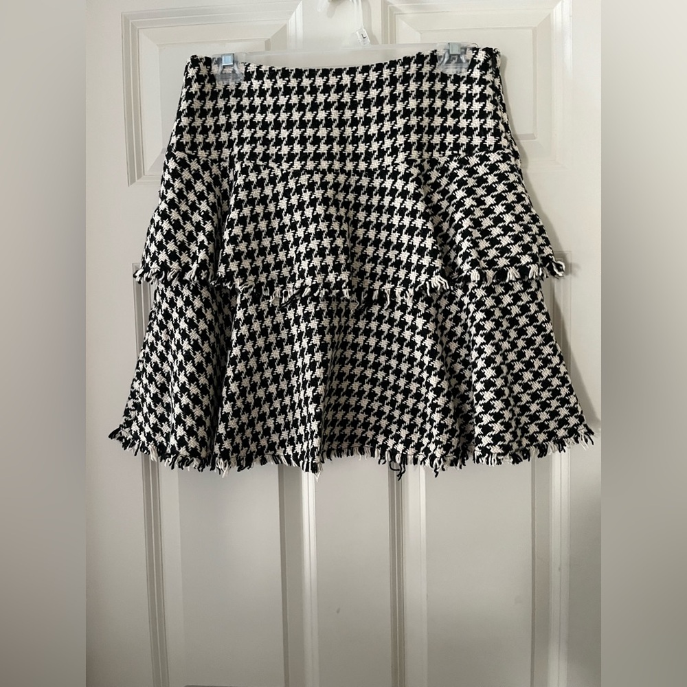 Women’s Trina Turk Two-Tier Houndstooth Pattern Skirt with fringe hem size 4